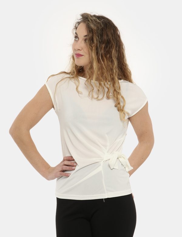 Top Vougue bianco - COMPOSIZIONE E VESTIBILITÀ:100% poliestereLa modella è alta 170 cm e indossa la taglia S. La vestibilità