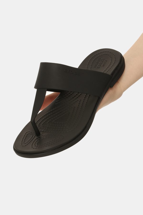 Infradito Crocs nere - COMPOSIZIONE E VESTIBILITÀ:Altre materieLa modella calza la taglia 9 corrispondente al numero 39/40 i