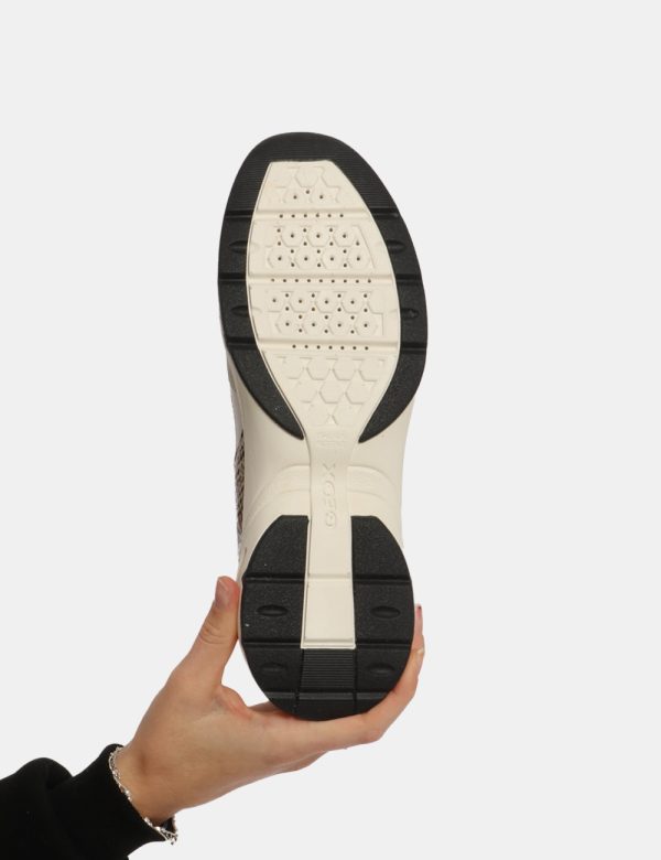 Sneakers Geox Bianco - Scarpa Geox modello sneakers. La calzatura si presenta in tessuto e cuoio bianco con suola coordinata