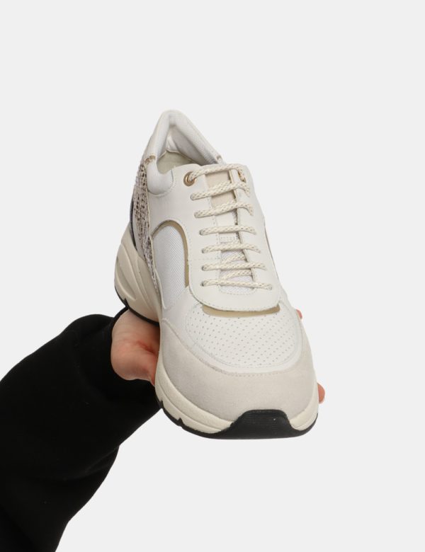 Sneakers Geox Bianco - Scarpa Geox modello sneakers. La calzatura si presenta in tessuto e cuoio bianco con suola coordinata