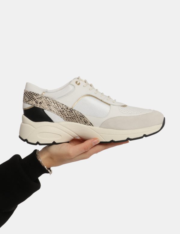 Sneakers Geox Bianco - Scarpa Geox modello sneakers. La calzatura si presenta in tessuto e cuoio bianco con suola coordinata