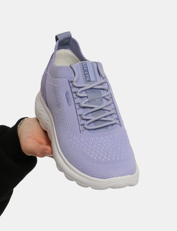 Sneakers Geox Viola - Scarpa Geox modello sneakers. La calzatura si presenta in total tessuto violetto con suola bianca. La