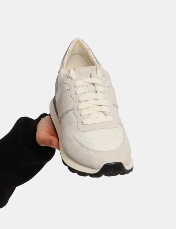 Sneakers Geox Bianco - Scarpa Geox modello sneakers. La calzatura si presenta in cuoio e tessuto bianco con suola coordinata