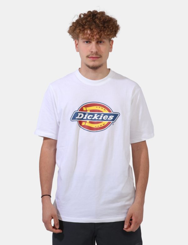 T-shirt Dickies Bianco - T-shirt su sfondo bianco con stampa logo brand in tinta originale. La vestibilità è morbida e regol