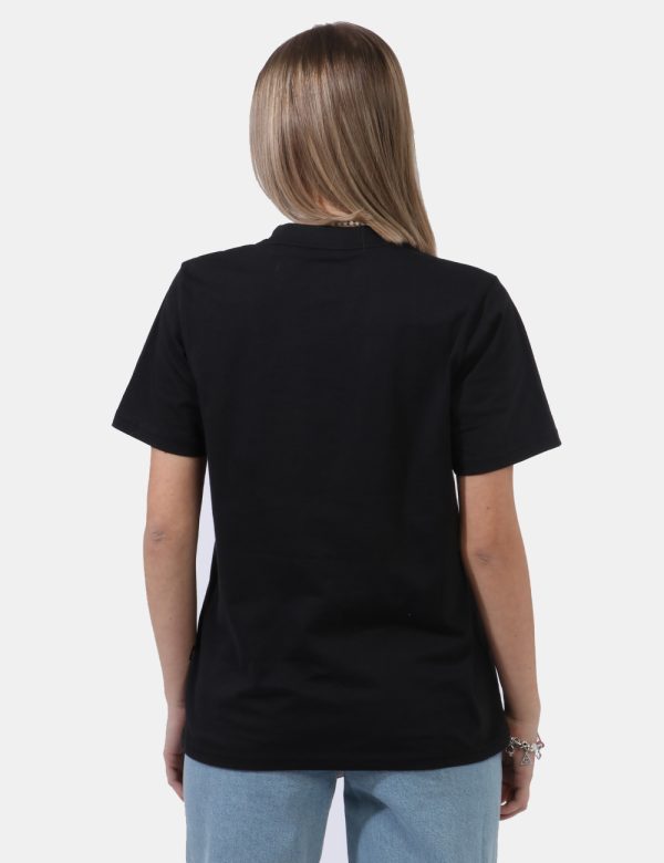 T-shirt Dickies Nero - T-shirt su sfondo nero con stampa logo brand in tinta originale. La vestibilità è morbida e regolare.