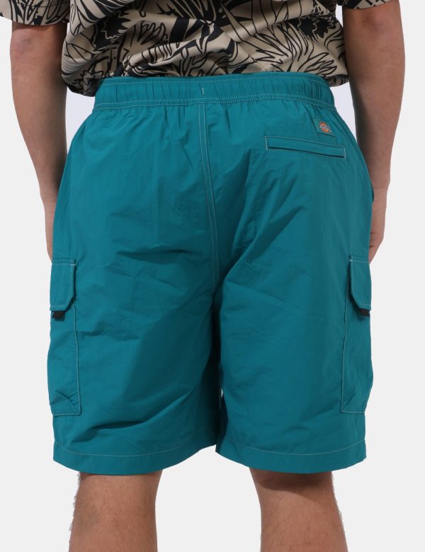 Bermuda Dickies Azzurro - Bermuda in total azzurro acquamarina. Presenti tasche a taglio trasversale più tasche a toppa late