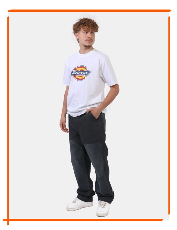 Pantaloni Dickies Grigio - Pantaloni in simil jeans ed in total grigio intenso. Presenti tasche sagomate e tasche a toppa in