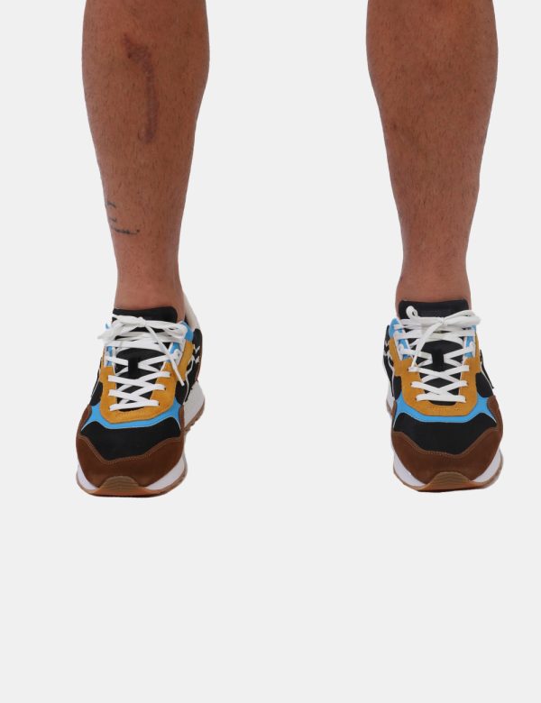 Scarpe Atlantic Stars Marrone - Scarpe sneakers in varie tonalità di marrone, nero, giallo ocra e azzurro. Presente patch st
