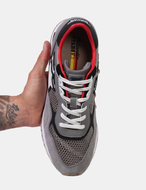Scarpe Atlantic Stars Grigio - Scarpe sneakers in varie tonalità di nero e grigio più interno rosso scarlatto. Presente logo