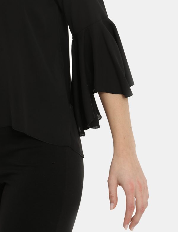 Maglia Vougue nero - COMPOSIZIONE E VESTIBILITÀ:100% poliestereLa modella è alta 170 cm e indossa la taglia S. La vestibilit