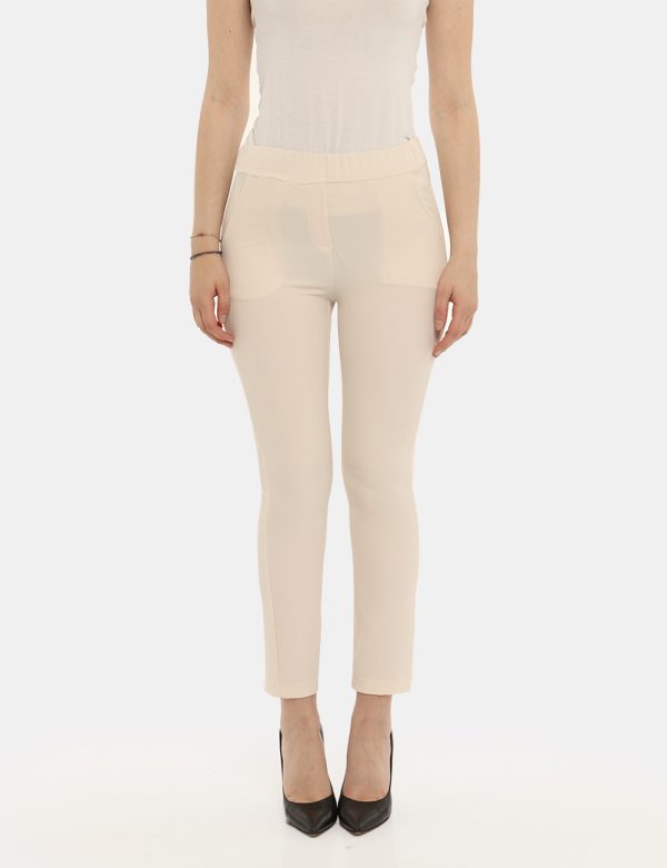Pantalone Vougue beige - COMPOSIZIONE E VESTIBILITÀ:96% poliestere 4% elastaneLa modella è alta 170 cm e indossa la taglia S