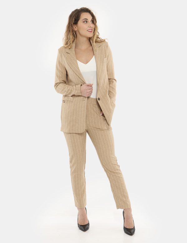 Pantalone Vougue beige in coordinato - COMPOSIZIONE E VESTIBILITÀ:100% poliestereLa modella è alta 170 cm e indossa la tagli