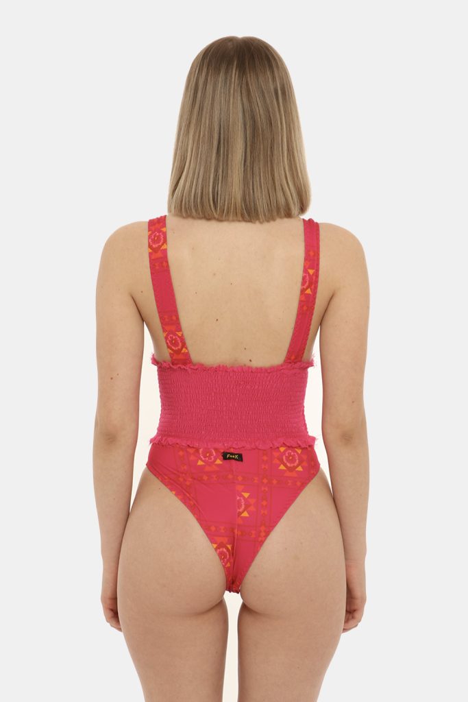 Costume F**k intero rosa - COMPOSIZIONE E VESTIBILITÀ:86% poliestere 14% elastaneLa modella è alta 170 cm e indossa la tagli