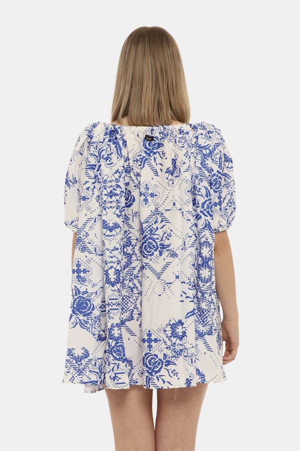 Vestito F**k bianco/blu - COMPOSIZIONE E VESTIBILITÀ:100% poliestereLa modella è alta 170 cm e indossa la taglia S. La vesti