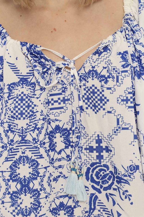 Vestito F**k bianco/blu - COMPOSIZIONE E VESTIBILITÀ:100% poliestereLa modella è alta 170 cm e indossa la taglia S. La vesti
