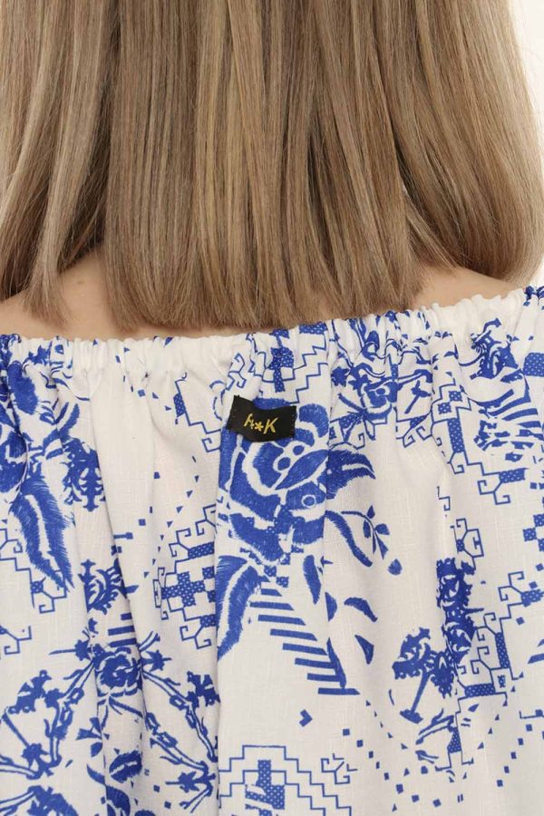 Vestito F**k bianco/blu - COMPOSIZIONE E VESTIBILITÀ:100% poliestereLa modella è alta 170 cm e indossa la taglia S. La vesti