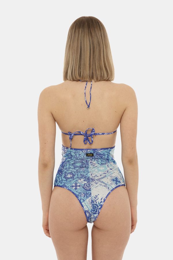 Costume F**k bikini azzurro - COMPOSIZIONE E VESTIBILITÀ:81% poliestere 14% poliammidica 5% elastaneLa modella è alta 170 cm