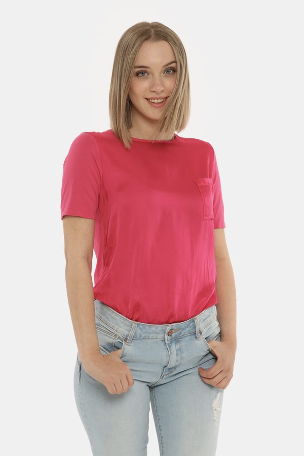 T-shirt Fracomina fuxia - COMPOSIZIONE E VESTIBILITÀ:100% viscosaLa modella è alta 170 cm e indossa la taglia S. La vestibil