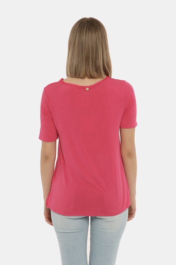 T-shirt Fracomina fuxia - COMPOSIZIONE E VESTIBILITÀ:100% viscosaLa modella è alta 170 cm e indossa la taglia S. La vestibil