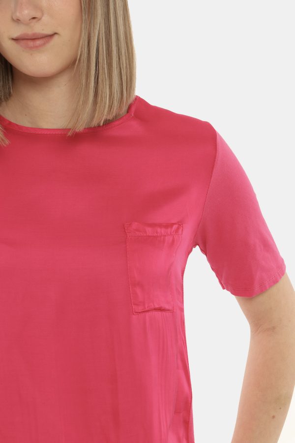 T-shirt Fracomina fuxia - COMPOSIZIONE E VESTIBILITÀ:100% viscosaLa modella è alta 170 cm e indossa la taglia S. La vestibil