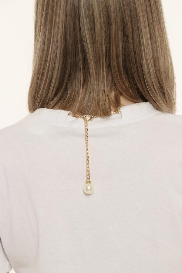 T-shirt Fracomina bianca con collana - COMPOSIZIONE E VESTIBILITÀ:90% cotone 10% elastaneLa modella è alta 170 cm e indossa