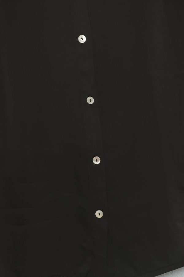 Camicia Fracomina nero - COMPOSIZIONE E VESTIBILITÀ:100% viscosaLa modella è alta 170 cm e indossa la taglia XS. La vestibil