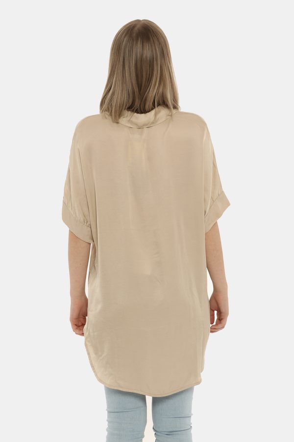 Camicia Fracomina beige cashmire - COMPOSIZIONE E VESTIBILITÀ:100% viscosaLa modella è alta 170 cm e indossa la taglia XS. L
