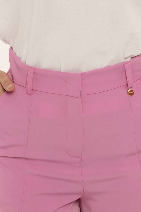 Short Fracomina rosa - COMPOSIZIONE E VESTIBILITÀ:94% poliestere 6% elastaneLa modella è alta 170 cm e indossa la taglia U.