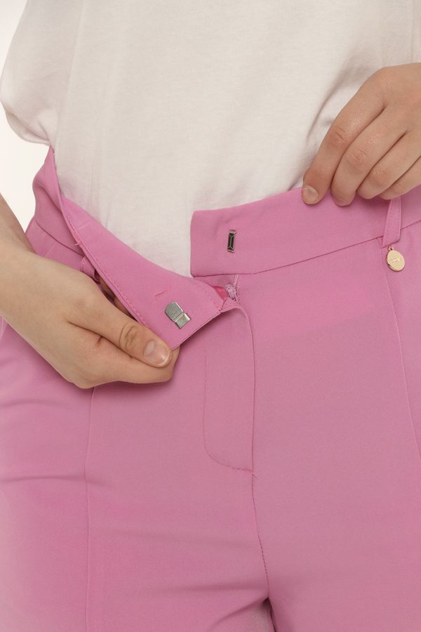Short Fracomina rosa - COMPOSIZIONE E VESTIBILITÀ:94% poliestere 6% elastaneLa modella è alta 170 cm e indossa la taglia U.