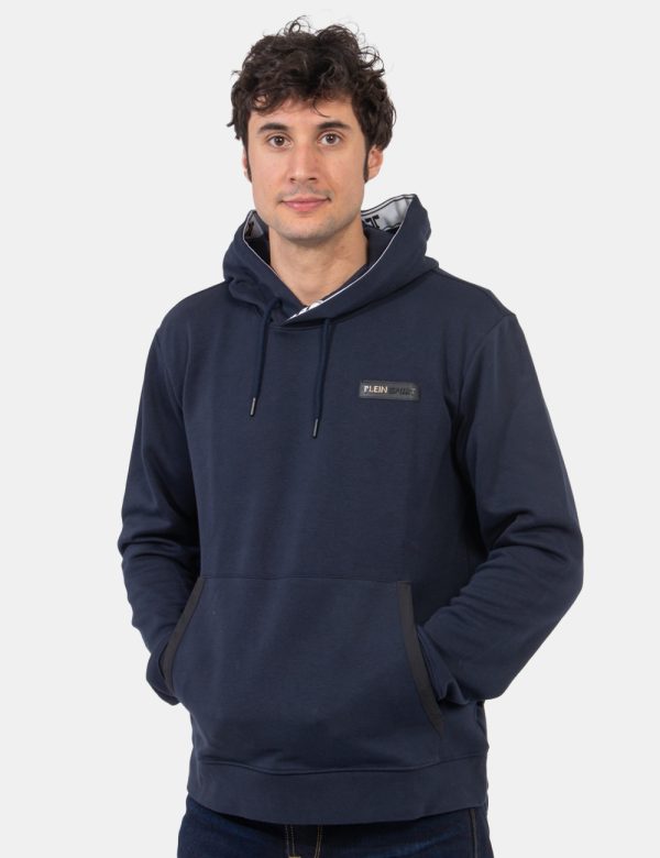 Felpa Plein Sport Blu - Felpa con cappuccio e polsini in total blu navy. Presente patch logo brand ad altezza cuore più stam
