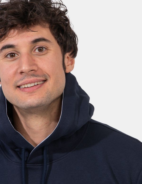 Felpa Plein Sport Blu - Felpa con cappuccio e polsini in total blu navy. Presente patch logo brand ad altezza cuore più stam