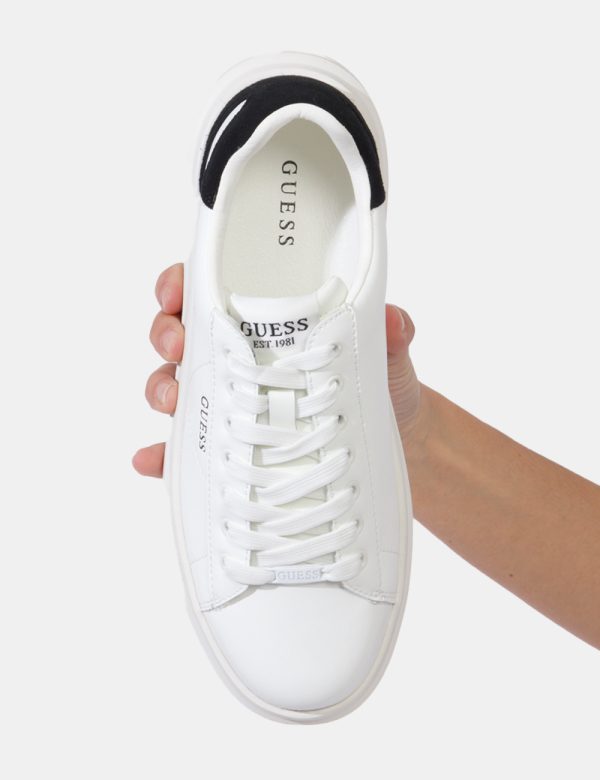 Scarpe Guess Bianco - Scarpa modello sneakers. La calzatura si presenta in total bianco con dettaglio nero vellutato ad alte