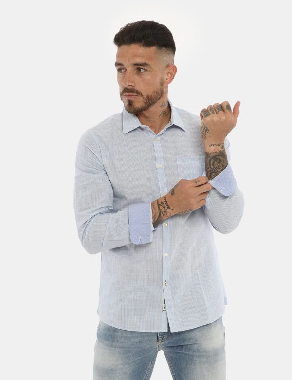 Camicia Fred Mello azzurra - COMPOSIZIONE E VESTIBILITÀ:100% cotoneIl modello è alto 178 cm e indossa la taglia L. La vestib