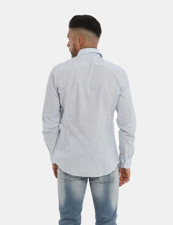 Camicia Fred Mello azzurra - COMPOSIZIONE E VESTIBILITÀ:100% cotoneIl modello è alto 178 cm e indossa la taglia L. La vestib