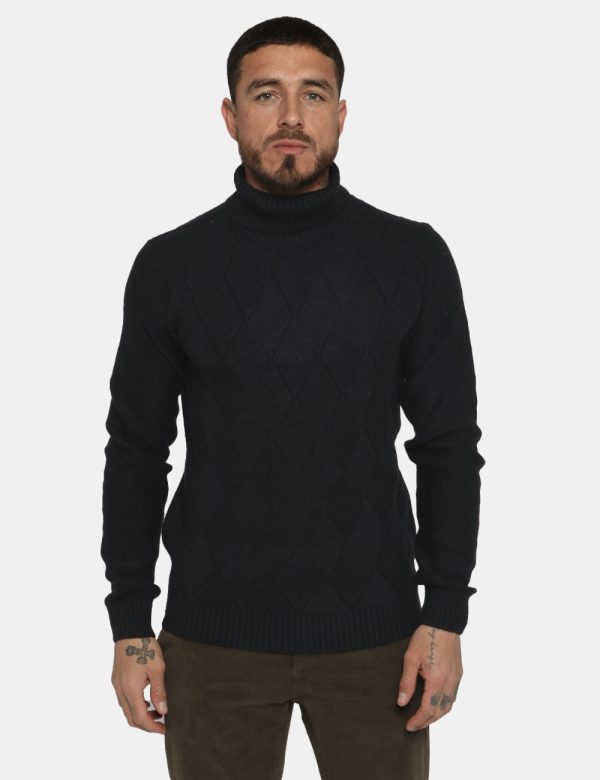 Maglione Fred Mello dolcevita nero - COMPOSIZIONE E VESTIBILITÀ:64% acrilico 28% lana 8% poliamideIl modello è alto 178 cm e