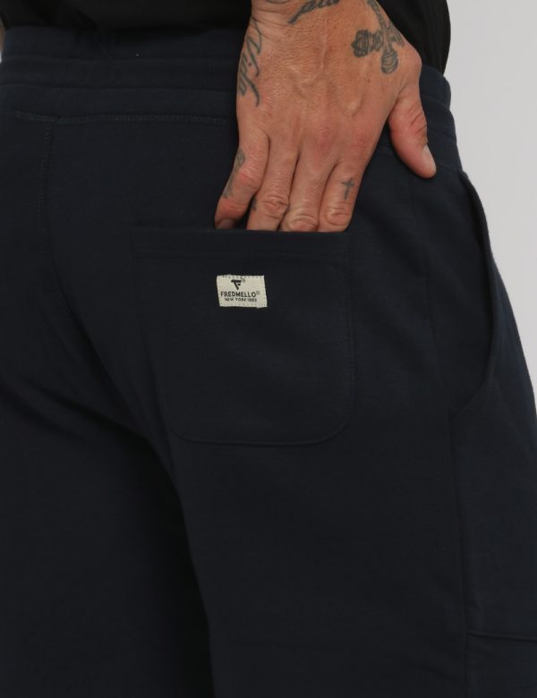 Pantalone Fred Mello blu - COMPOSIZIONE E VESTIBILITÀ:100% cotoneIl modello è alto 178 cm e indossa la taglia L. La vestibil