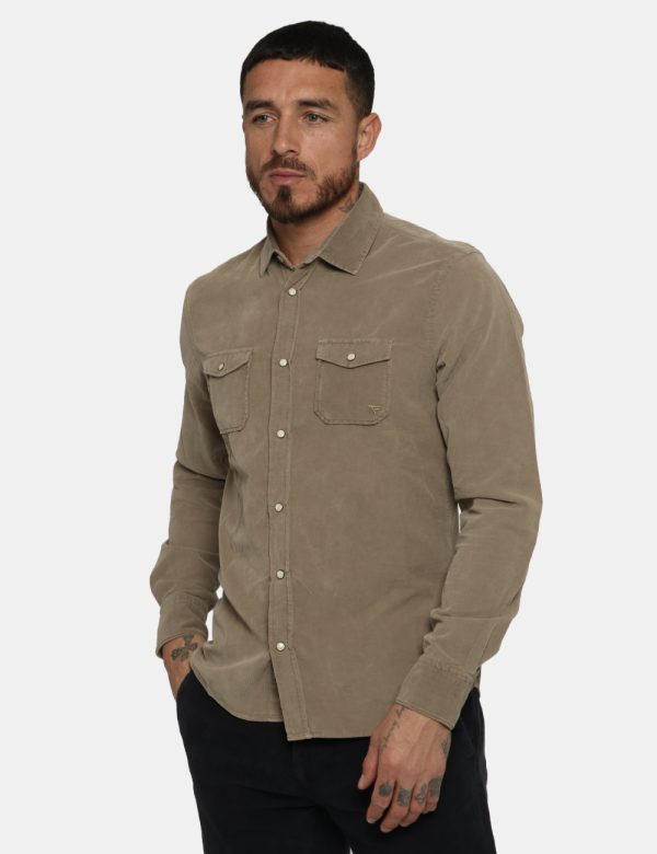 Camicia Fred Mello beige - COMPOSIZIONE E VESTIBILITÀ:100% cotoneIl modello è alto 178 cm e indossa la taglia L. La vestibil