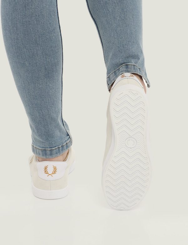 Scarpe Fred Perry grigio chiaro - COMPOSIZIONE E VESTIBILITÀ:composzioneIl modello calza il numero 6.5 e la calzata è regola