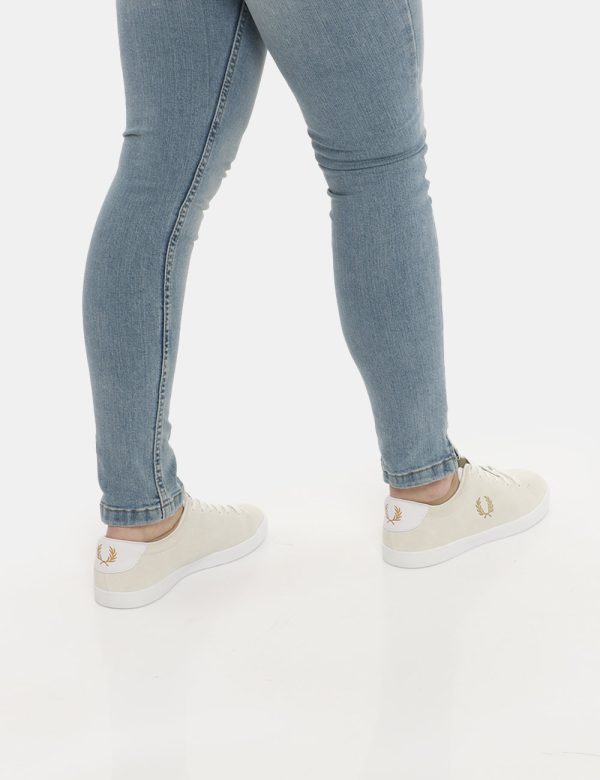 Scarpe Fred Perry grigio chiaro - COMPOSIZIONE E VESTIBILITÀ:composzioneIl modello calza il numero 6.5 e la calzata è regola