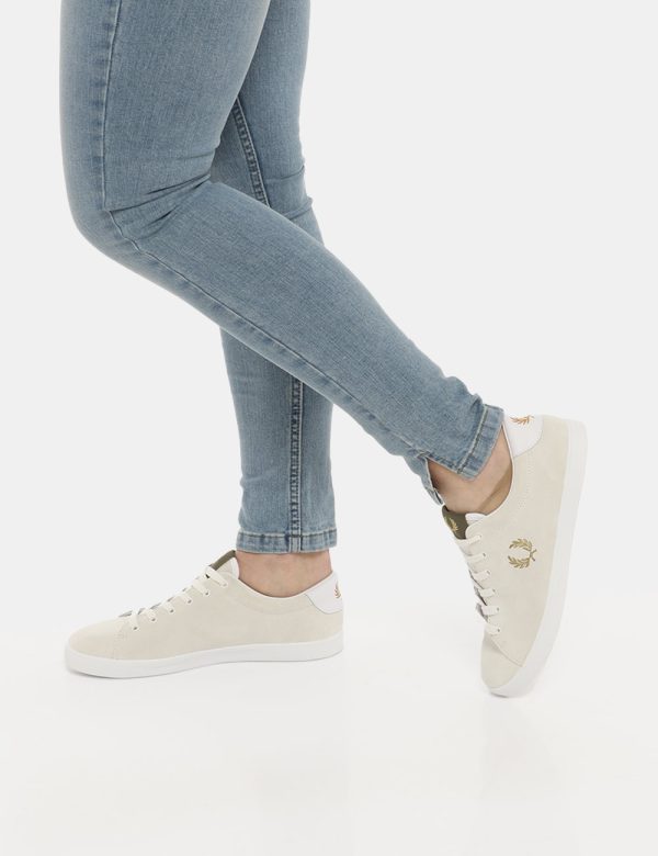 Scarpe Fred Perry grigio chiaro - COMPOSIZIONE E VESTIBILITÀ:composzioneIl modello calza il numero 6.5 e la calzata è regola