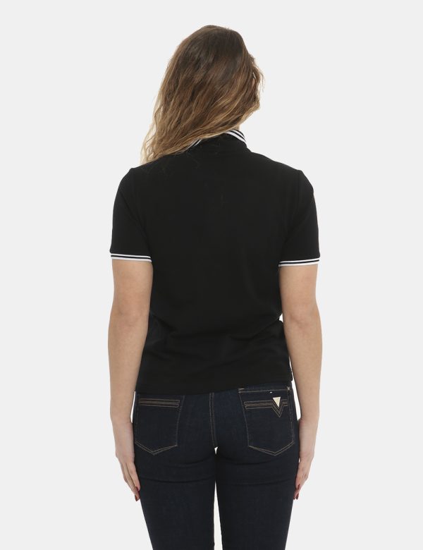 Polo Fred Perry Nero - COMPOSIZIONE E VESTIBILITÀ:100% cotoneLa modella è alta 170 cm e indossa la taglia 8 corrispondente a