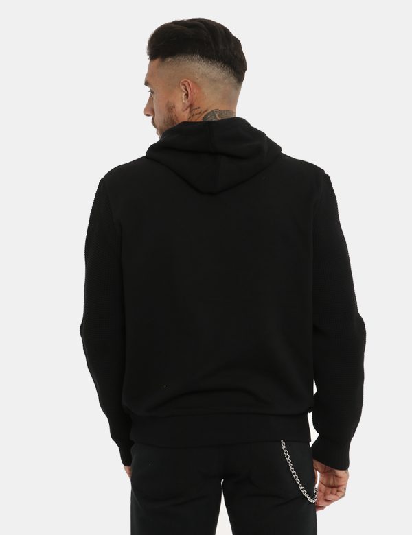 Felpa Fred Perry con cappuccio nero - COMPOSIZIONE E VESTIBILITÀ:100% cotonemodella e vestibilità.CONSIGLI DI STILE:Felpa co