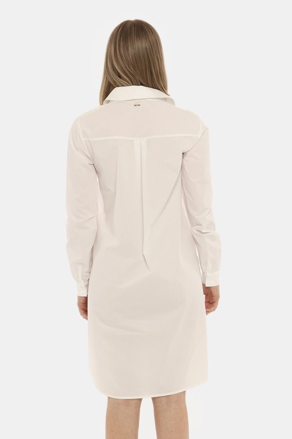 Camicia Fracomina bianca lunga - COMPOSIZIONE E VESTIBILITÀ:100% cotoneLa modella è alta 170 cm e indossa la taglia S. La ve