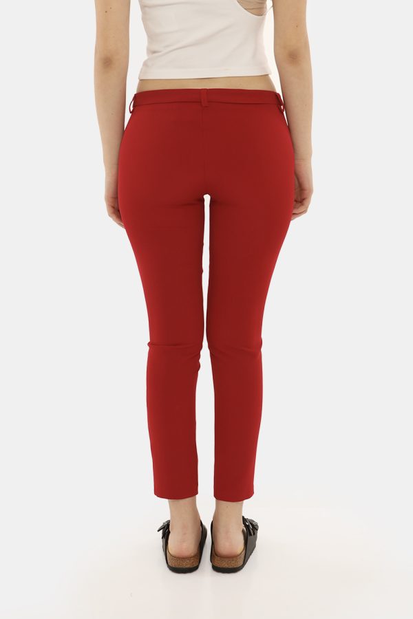 Pantalone Fracomina rosso - COMPOSIZIONE E VESTIBILITÀ:90% poliestere 10% elastaneLa modella è alta 170 cm e indossa la tagl