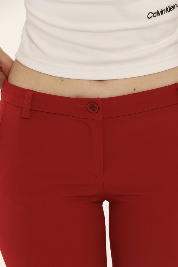 Pantalone Fracomina rosso - COMPOSIZIONE E VESTIBILITÀ:90% poliestere 10% elastaneLa modella è alta 170 cm e indossa la tagl