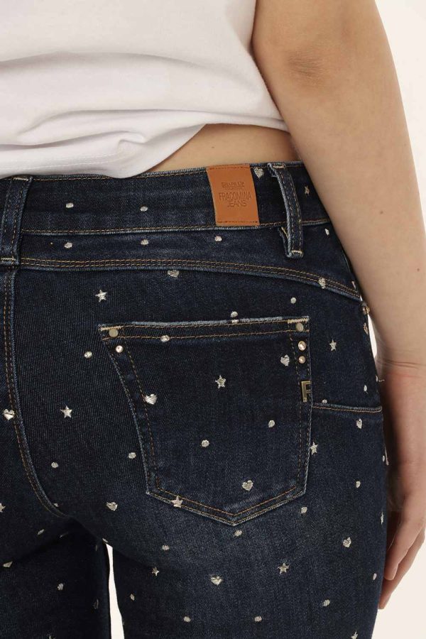 Jeans Fracomina blu denim con glitter - COMPOSIZIONE E VESTIBILITÀ:93% cotone 5% poliestere 2% spandexLa modella è alta 170