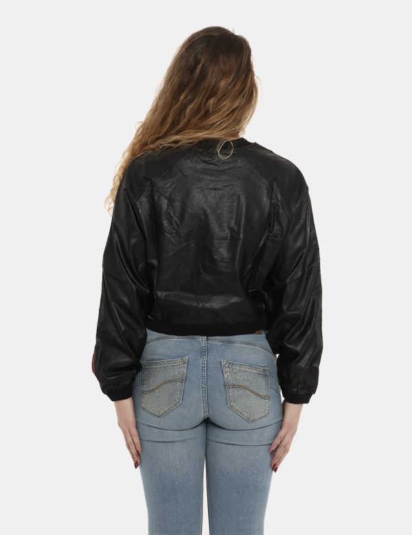 Felpa Gaelle Paris nera simil pelle - COMPOSIZIONE E VESTIBILITÀ:50% poliuretano 50% poliestereLa modella è alta 170 cm e in