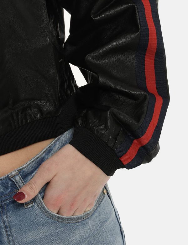 Felpa Gaelle Paris nera simil pelle - COMPOSIZIONE E VESTIBILITÀ:50% poliuretano 50% poliestereLa modella è alta 170 cm e in