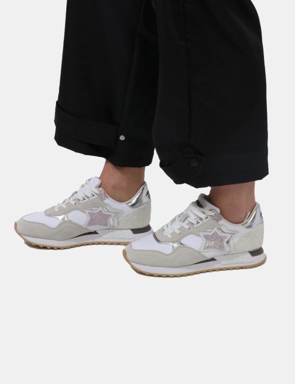 Scarpe Atlantic Stars Bianco - Scarpe sneakers su base bianca e grigio chiaro con glitter argentati e rosati. Presente logo