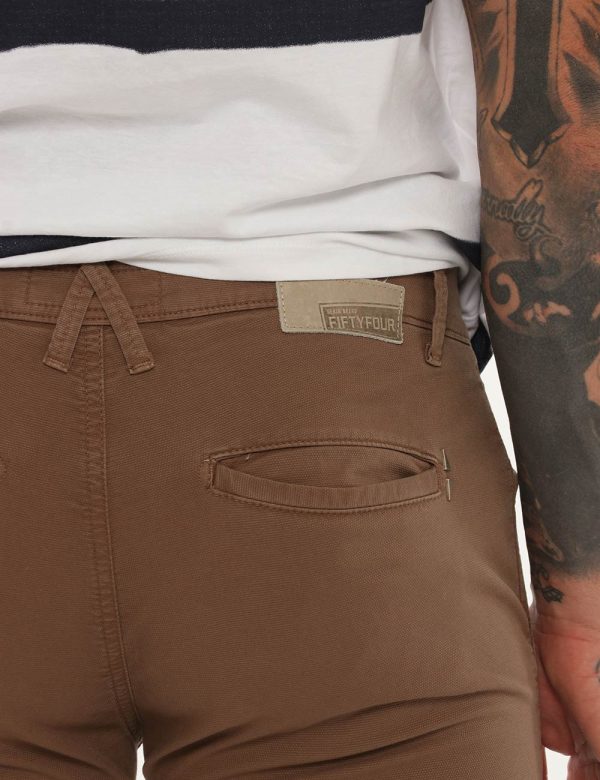Pantalone Fifty Four marrone - COMPOSIZIONE E VESTIBILITÀ:97% cotone 3% elastaneIl modello è alto 178 cm e indossa la taglia